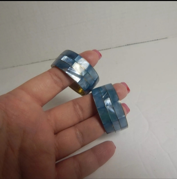 Vintage Set 2 Mother of Pearl Inlay Brass Napkin Rings Shell In Blue Philippines - Picture 4 of 6